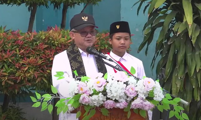 Mendikdasmen Abdul Muti Menjadi Pembina Upacara