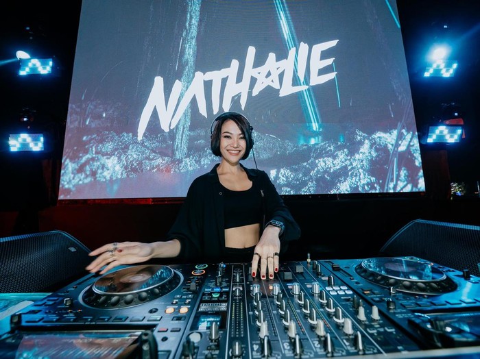 nathalie adelia