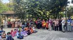 Nuansa Negeri Dogeng Warnai Hari Pertama MPLS di Surabaya