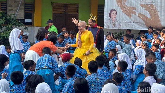 Nuansa Negeri Dogeng Warnai MPLS di SDN Jemur Wonosari 1 Surabaya