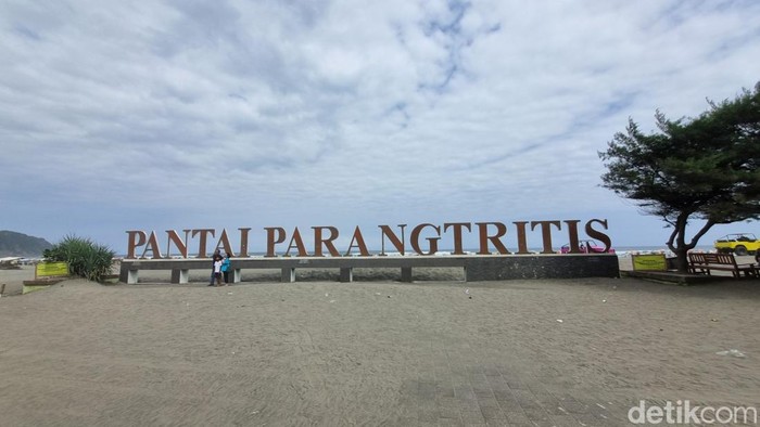 Suasana Pantai Parangtritis Bantul. Foto diunggah Senin (14/7/2025).