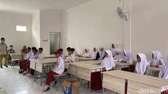 Para siswa Sekolah Rakyat di Sukabumi mulai beraktivitas.