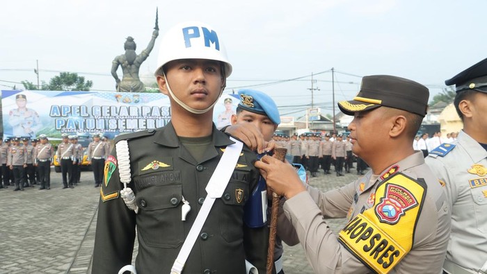 Pasukan operasi patuh Semeru di Polres Mojokerto