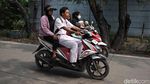 Pelajar Tak Pakai Helm-Bonceng Tiga Warnai Hari Pertama Sekolah di Jakut
