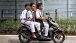 Pelajar Tak Pakai Helm-Bonceng Tiga Warnai Hari Pertama Sekolah di Jakut