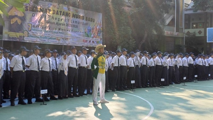 Pembukaan MPLS di SMPN 1 Lamongan.