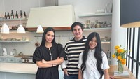 Sebagai orang tua, Vino G Bastian dan Marsha Timothy memanjatkan doa terbaik untuk putrinya. Foto: dok instagram Vino G Bastian dan Marsha Timothy