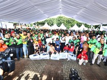 Pertamina Bagikan 1.000 Seragam Sekolah & Alat Tulis untuk Anak Ojol