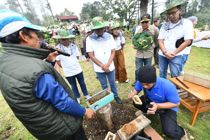 Pertamina terus menunjukkan komitmennya terhadap keberlanjutan dan pemberdayaan masyarakat lewat program Desa Energi Berdikari (DEB) yang kini hadir di Desa Besakih, Bali.