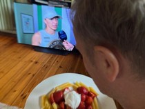 PM Polandia Dihujat gegara Makan Pasta pakai Strawberry, Ini Faktanya