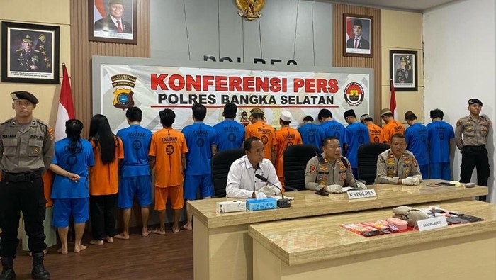 Polisi saat merilis ungkap kasus narkotika di Bangka Selatan.