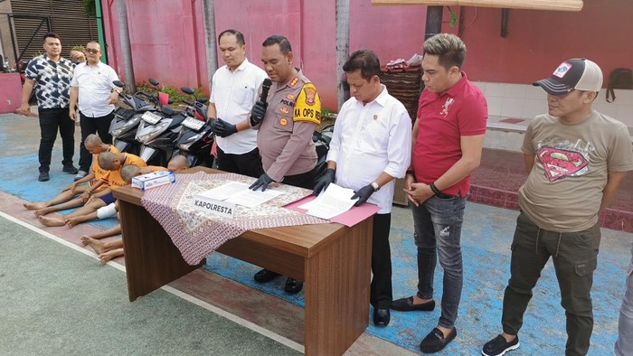 Polisi saat rilis empat pelaku pencurian motor di Bandar Lampung