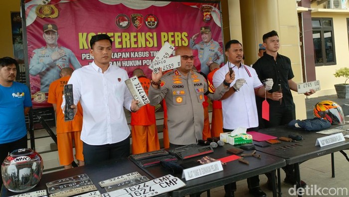 Polres Serang mengamankan komplotan kasus pencurian kendaraan bermotor yang telah beraksi di 50 titik, (Arief/detikcom)