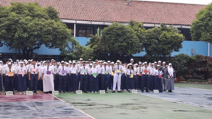 Potret MPLS 2025 di Sekolah Jakarta: Tak Ada Tugas-Name Tag Aneh Potret MPLS 2025 di Sekolah Jakarta: Tak Ada Tugas-Name Tag Aneh