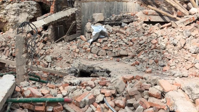 Potret Rumah Ambruk Saat Renovasi Yang Tewaskan Satu Kuli Bangunan