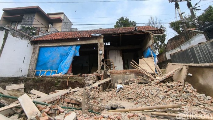 Potret Rumah Ambruk Saat Renovasi Yang Tewaskan Satu Kuli Bangunan Potret Rumah Ambruk Saat Renovasi Yang Tewaskan Satu Kuli Bangunan