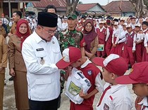 Prima Salam Usahakan Tahun Depan Siswa Baru Dapat Sepatu Gratis