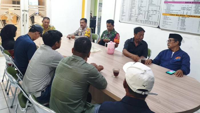 Proses mediasi dua belah pihak warga di Kota Malang yang sempat ricuh saat karnaval sound horeg.