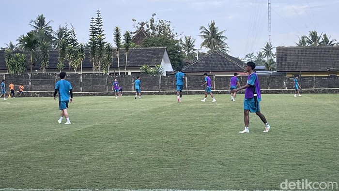 Suasana latihan PSS Sleman di Lapangan Pakembinangun, Sleman, Senin (14/7/2025).
