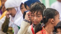 Merujuk pada Surat Edaran Menteri Pendidikan Dasar dan Menengah Nomor 10 Tahun 2025 tentang Pelaksanaan Kegiatan Masa Pengenalan Lingkungan Satuan Pendidikan (MPLS) Ramah pada Pendidikan Anak Usia Dini, Pendidikan Dasar, dan Pendidikan Menengah Tahun 2025/2026, MPLS 2025 dilakukan selama lima hari pada minggu pertama awal tahun ajaran baru 2025/2026. 