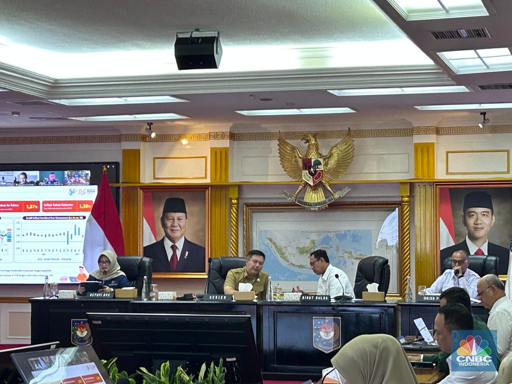 Rapat Koordinasi Pengendalian Inflasi Daerah di kantor Kemendagri, Jakarta, Senin (14/7/2025). (CNBC Indonesia/Martyasari Rizky)