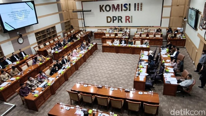 Rapat Dengar Pendapat Umum (RDPU) mengenai RUU KUHAP di Komisi III DPR, Senayan, Jakarta, Senin (14/7/2025).