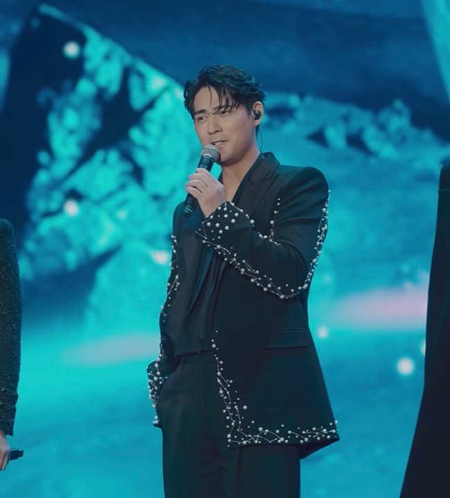 Vic Chou yang sempat berpacaran dengan mendiang Barbie Hsu kini berusia 44 tahun dan sudah lama menikah dengan aktris Reen Yu dengan satu anak. Vic baru saja comeback dengan drama The World Between Us: After the Flames.Foto: Instagram