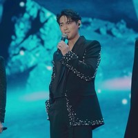 Vic Chou yang sempat berpacaran dengan mendiang Barbie Hsu kini berusia 44 tahun dan sudah lama menikah dengan aktris Reen Yu dengan satu anak. Vic baru saja comeback dengan drama The World Between Us: After the Flames.Foto: Instagram