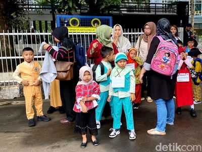 Keseruan Bocah Sambut Hari Pertama Sekolah di SDN 0001 Merdeka