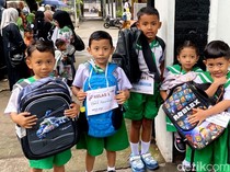 Wajah Ceria dan Semangat Bocah SD di Bandung Menyambut Sekolah Baru