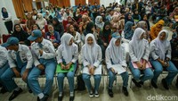 Sekolah Rakyat Bekasi berlokasi di kawasan Sentra Terpadu Pangudi Luhur (STPL). Dari total siswa, 105 adalah perempuan dan 75 laki-laki.  