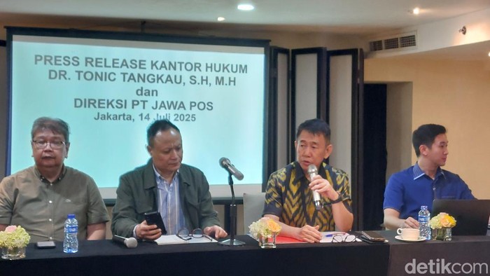 Sengketa hukum antara PT Jawa Pos dengan Dahlan Iskan dan Nany Wijaya masih bergulir. Pihak Jawa Pos menyampaikan kronologi terjadinya sengketa. (Rumondang/detikcom)