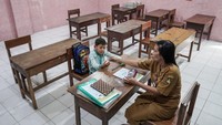 Meski hanya menerima satu murid, SDN Kauman 27 Solo tetap menggelar MPLS sebagai pengenalan awal bagi peserta didik baru. ANTARA FOTO /MOHAMMAD AYUDHA