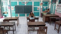 Sekolah yang berada di kawasan pertokoan ini sepi peminat karena lokasi jauh dari permukiman warga sekitar. ANTARA FOTO /MOHAMMAD AYUDHA