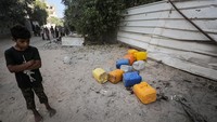 Titik distribusi air bersih di Gaza berubah jadi lokasi tragedi usai dihantam serangan udara. Reuters/Stringer