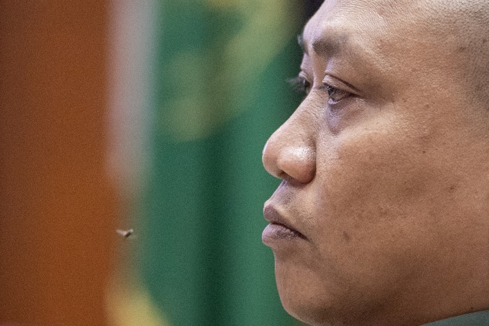 Sidang lanjutan kasus penembakan polisi di Way Kanan Terdakwa kasus penembakan tiga polisi di Way Kanan, Lampung Kopral Dua Bazarsah memberikan keterangan di Pengadilan Militer I-04 Palembang, Sumatera Selatan, Senin (14/7/2025). Sidang tersebut beragendakan pemeriksaan keterangan terdakwa terkait kasus penembakan tiga orang anggota Polres Way Kanan di lokasi penggerebekan judi sabung ayam. ANTARA FOTO/Nova Wahyudi/YU