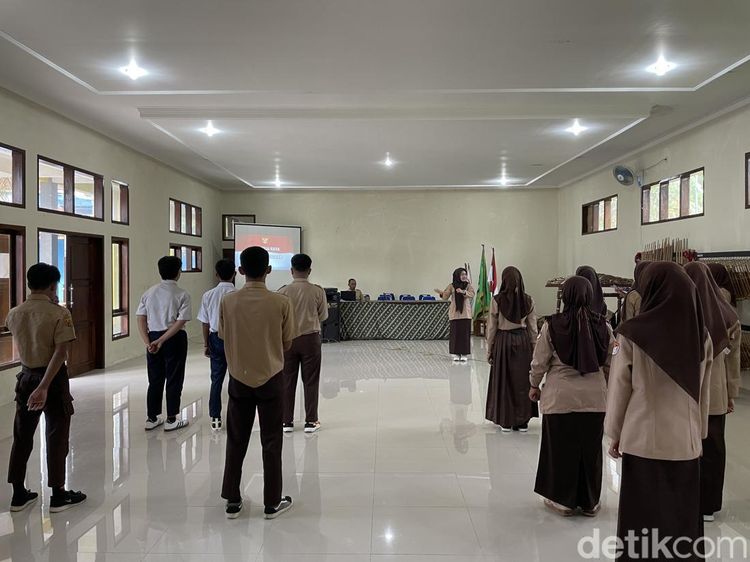 Wajah Nelangsa Sekolah Swasta di Jabar, Ada yang Hanya 6 Murid