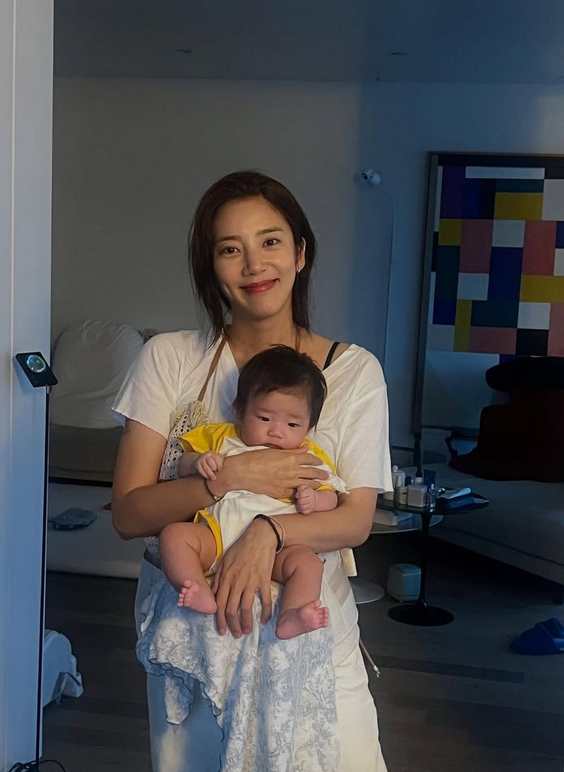 Son Dam Bi.