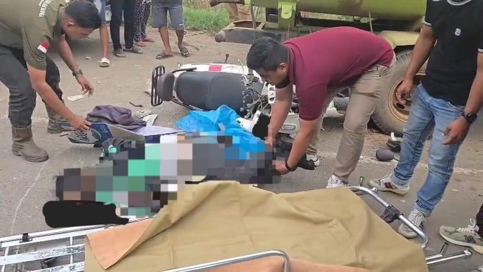 Sopir ojol tewas kecelakaan usai tabrak truk tangki minyak yang parkir di area Tol Palindra, Ogan Ilir.