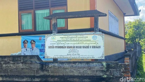 Suasana di SDN 8 Subagan, Karangasem yang tahun ini hanya dapat 2 siswa baru, Senin (14/7/2025).