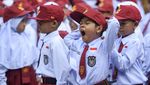 Begini Suasana Hari Pertama Masuk Sekolah di Berbagai Kota