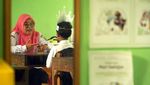 Begini Suasana Hari Pertama Masuk Sekolah di Berbagai Kota