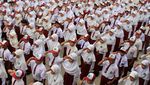 Begini Suasana Hari Pertama Masuk Sekolah di Berbagai Kota