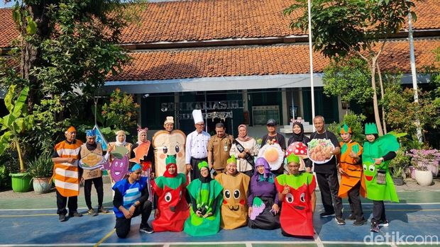 Suasana MPLS di SDN Kaliasin 1 Surabaya.