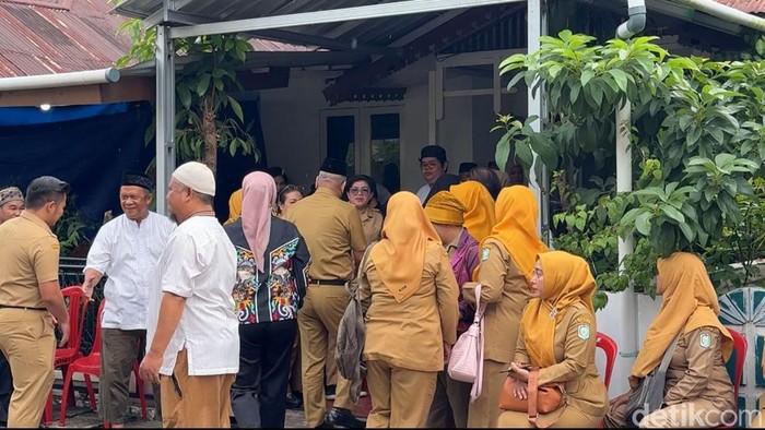 Suasana rumah duka kabid DP3A Kalbar.
