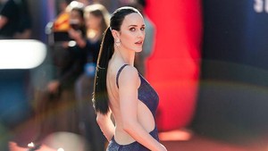 Rachel Brosnahan memerankan Lois Lane, jurnalis tajam dari Daily Planet dan cinta sejati Superman. Brosnahan membawa nuansa cerdas dan berani ala The Marvelous Mrs. Maisel ke karakter ikonik ini. Foto: WireImage/Matt Winkelmeyer
