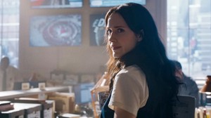 Meski Lois Lane gak punya kekuatan super, tapi dia bisa menjadi salah satu karakter kuat di film ini karena kepintaran dan skillnya sebagai jurnalis. Dok. Warner Bros