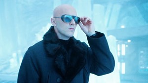 Mungkin cuma Lex Luthor, manusia yang berani bikin emosi Superman. Gak punya kekuatan super, dia cuma ngandelin otaknya untuk memprediksi dan ngejebak si Man of Steel. Dok. Warner Bros