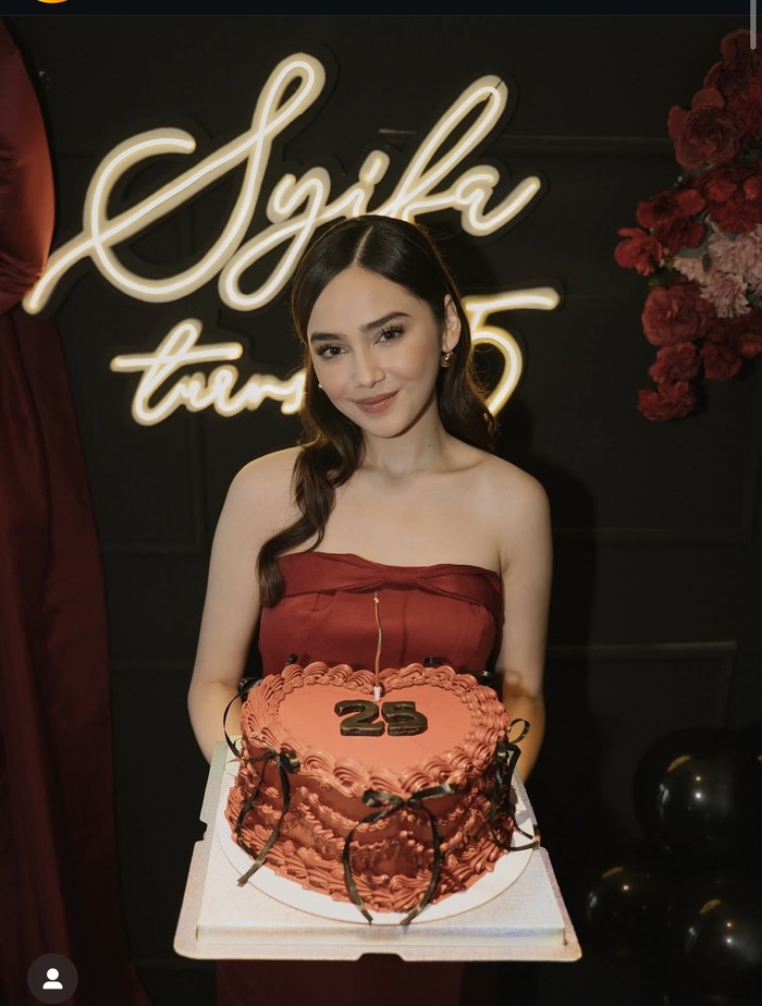 Syifa Hadju Asik Kulineran di Inggris hingga Singapura