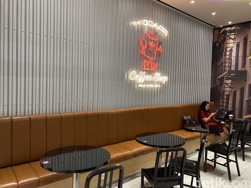 The Coach Coffee Shop JPO